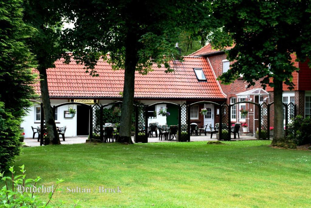 Hotel Gaestehaus Heidehof Soltau Exterior foto