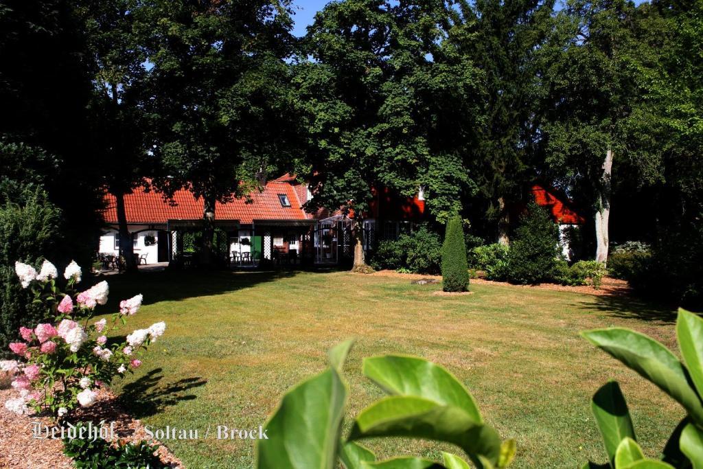 Hotel Gaestehaus Heidehof Soltau Exterior foto